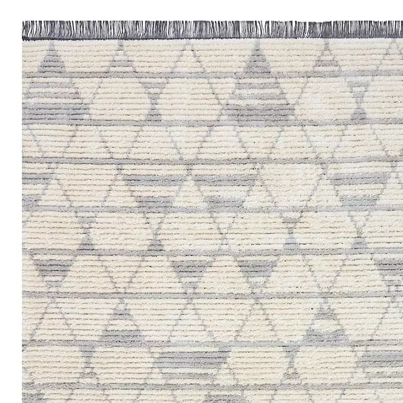 (C185) Tracey Boyd Elizabeth Grey Diamond Design Area Rug, 5x7 4 (C185) Tracey Boyd Elizabeth Grey Diamond Design Area Rug, 5x7 - Image 2